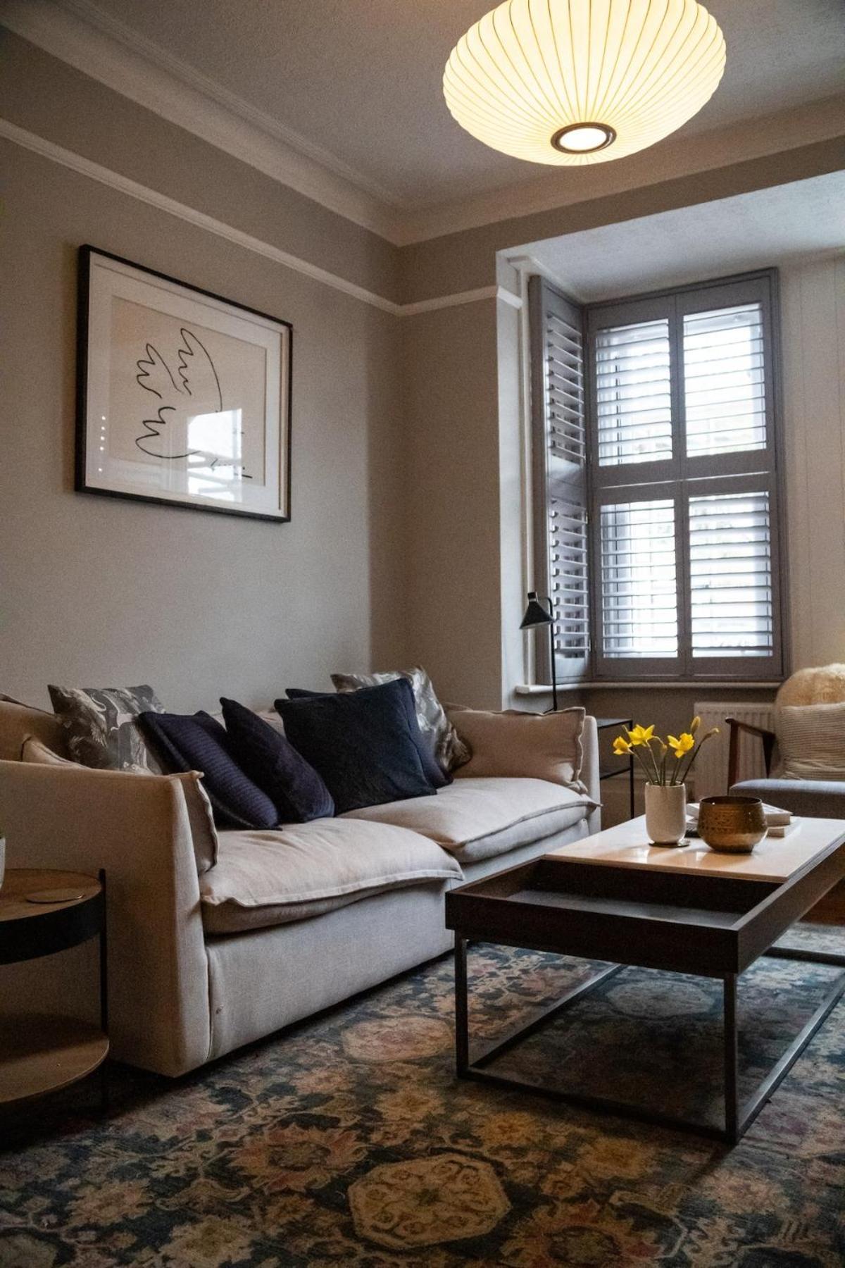 Stylish Haven, Sleeps 1 To 7, Free Parking Hébergement de vacances