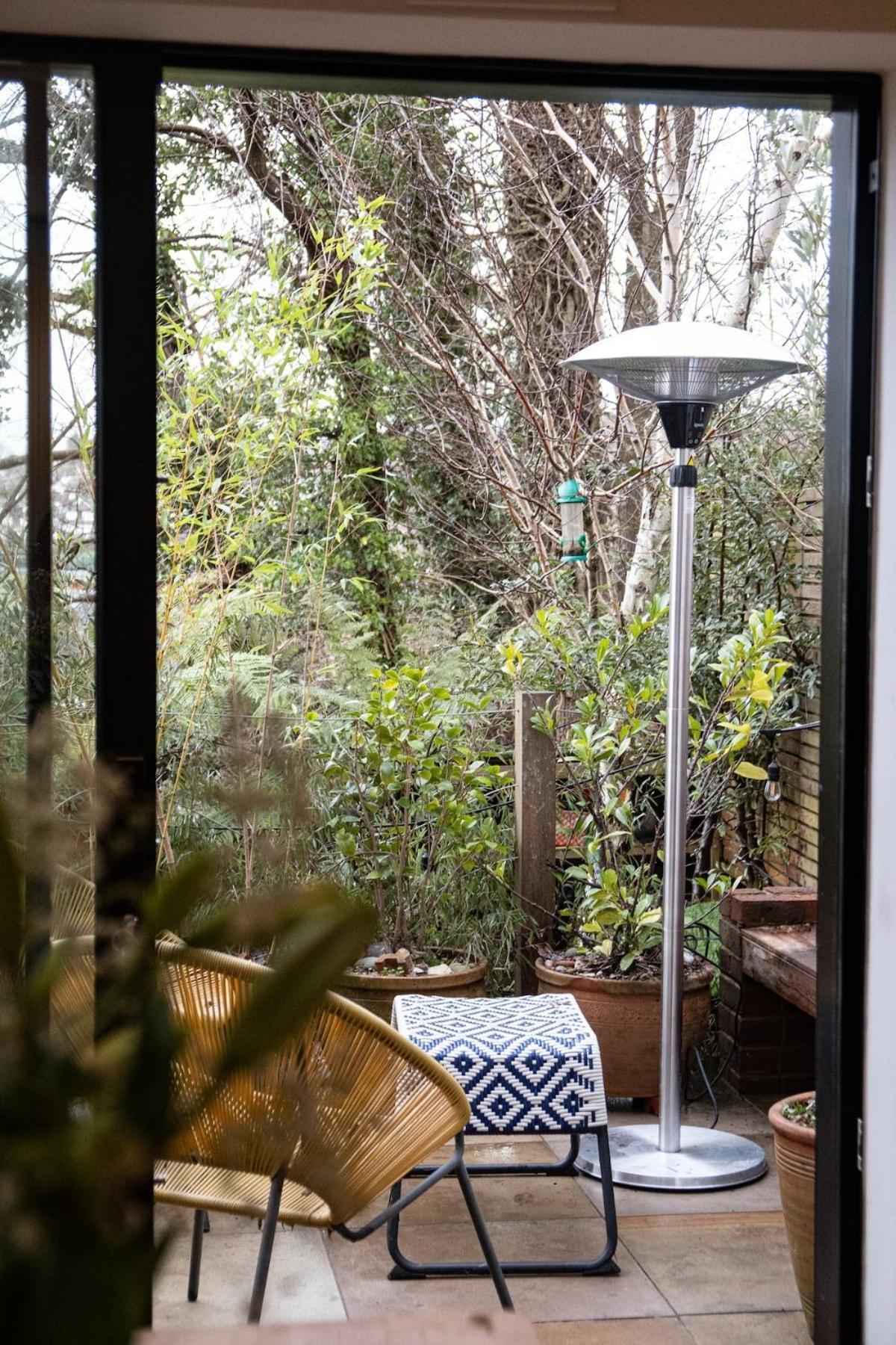 Stylish Haven, Sleeps 1 To 7, Free Parking Hébergement de vacances