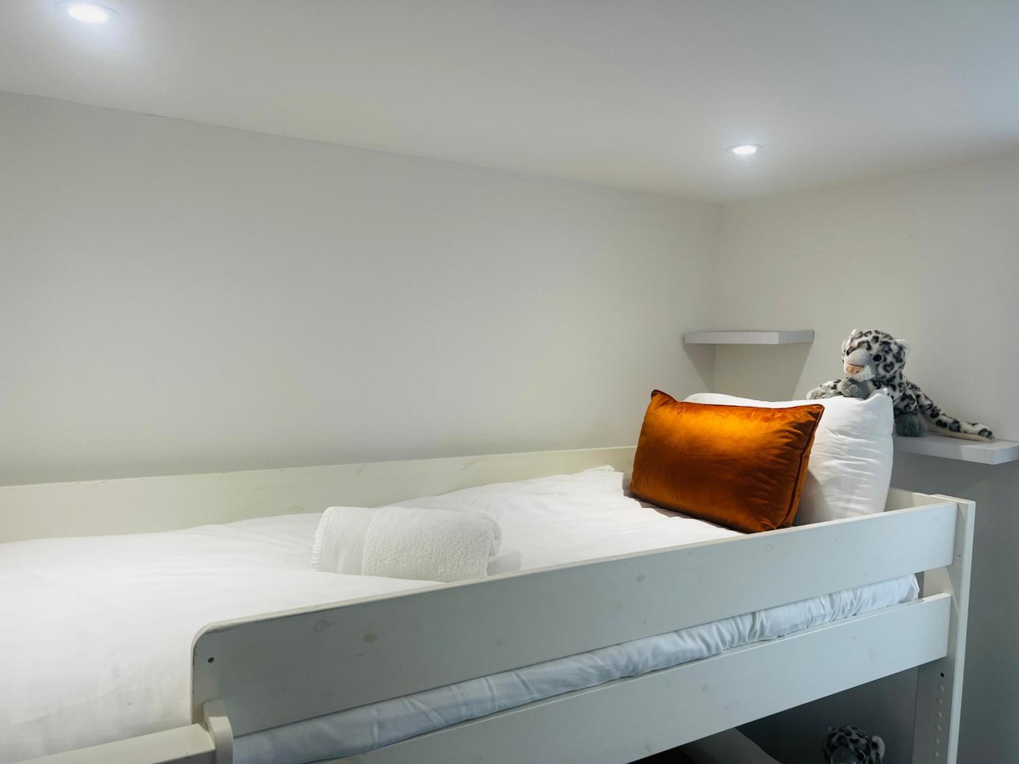 Stylish Haven, Sleeps 1 To 7, Free Parking Hove