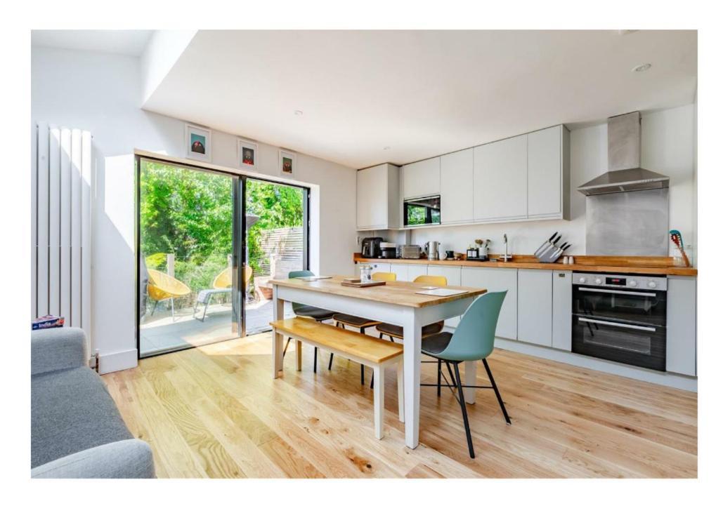 Stylish Haven, Sleeps 1 To 7, Free Parking Hébergement de vacances Hove