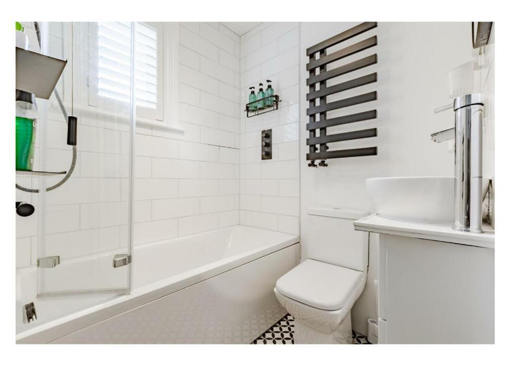 Stylish Haven, Sleeps 1 To 7, Free Parking